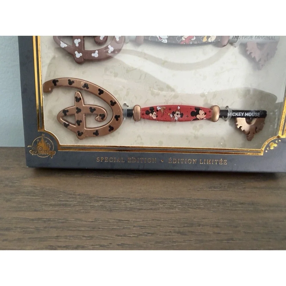 Disney Mickey Mouse Special Edition Collectible Keys Set Limited 2021 Boxed‎